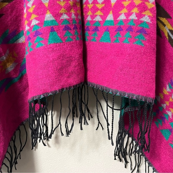 Women's Hooded Cape Shawl - Aztec Print Bohemian Poncho one size - Picture 3 of 5